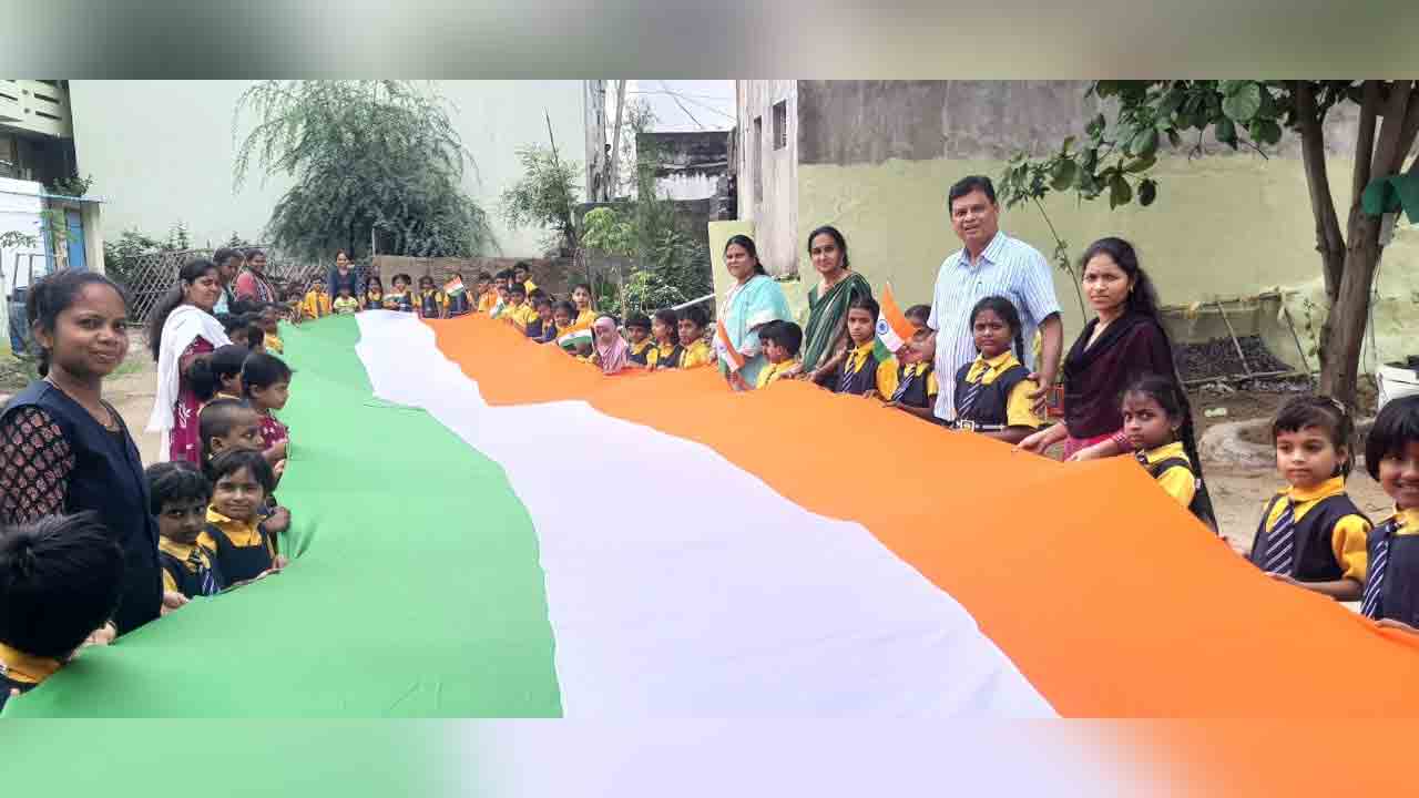 National flag | హనుమకొండలో 25 మీటర్ల జాతీయ జెండాతో ప్రదర్శన