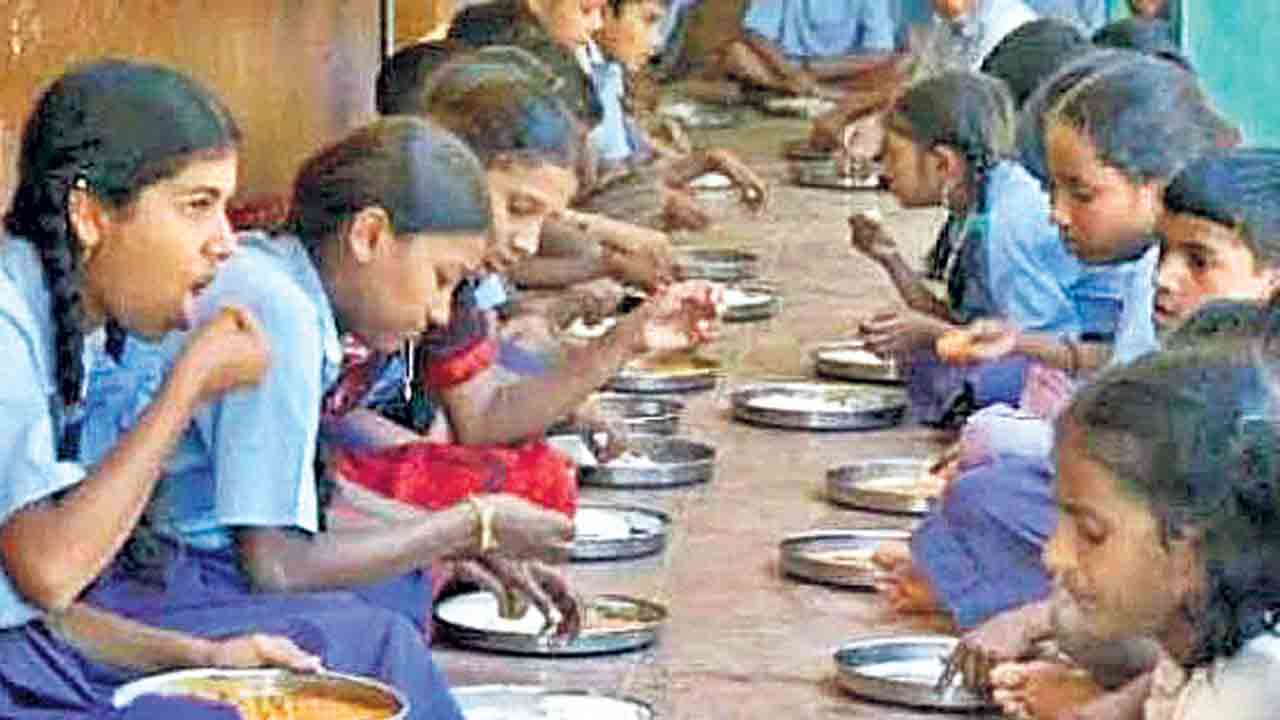 గురుకుల కాంట్రాక్టుల్లో క్యాటరింగ్‌!.. పక్కదారి పడుతున్న నిధులు