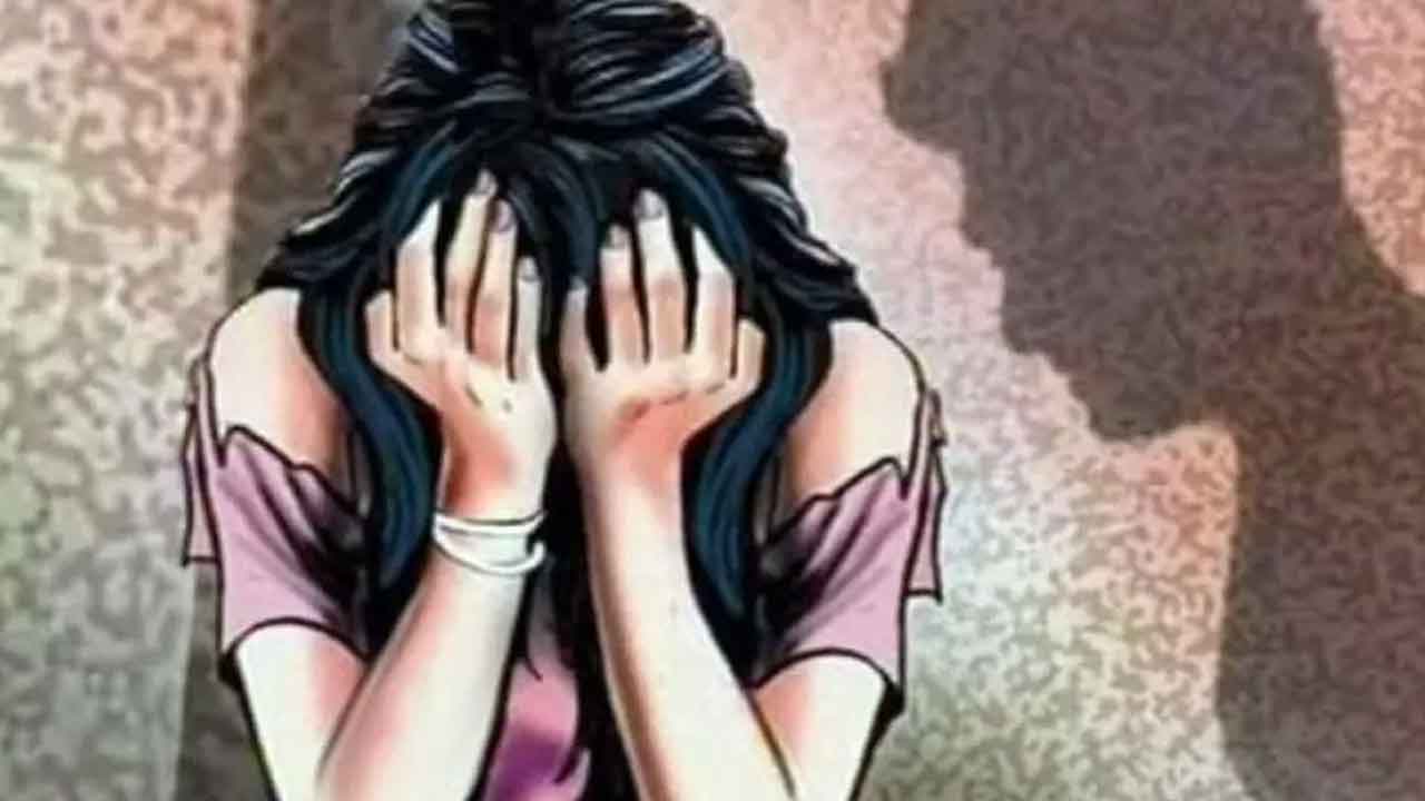 ఇందిరమ్మ బిల్లు పేరుతో మహిళపై లైంగిక దాడి