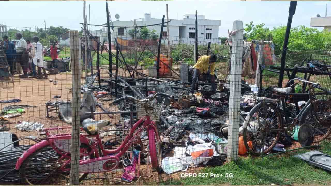 గద్వాల పట్టణంలో పూరిగుడిసె దగ్ధం