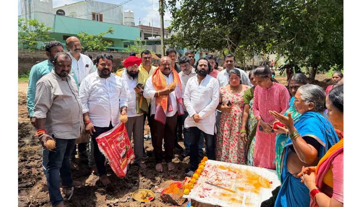 MLA Gangula Kamalakar | కోతిరాంపూర్‌లో మైసమ్మ తల్లి బోనాలు.. దసరా నాటికి నూతన ఆలయం నిర్మిస్తామని ఎమ్మెల్యే గంగుల హామీ