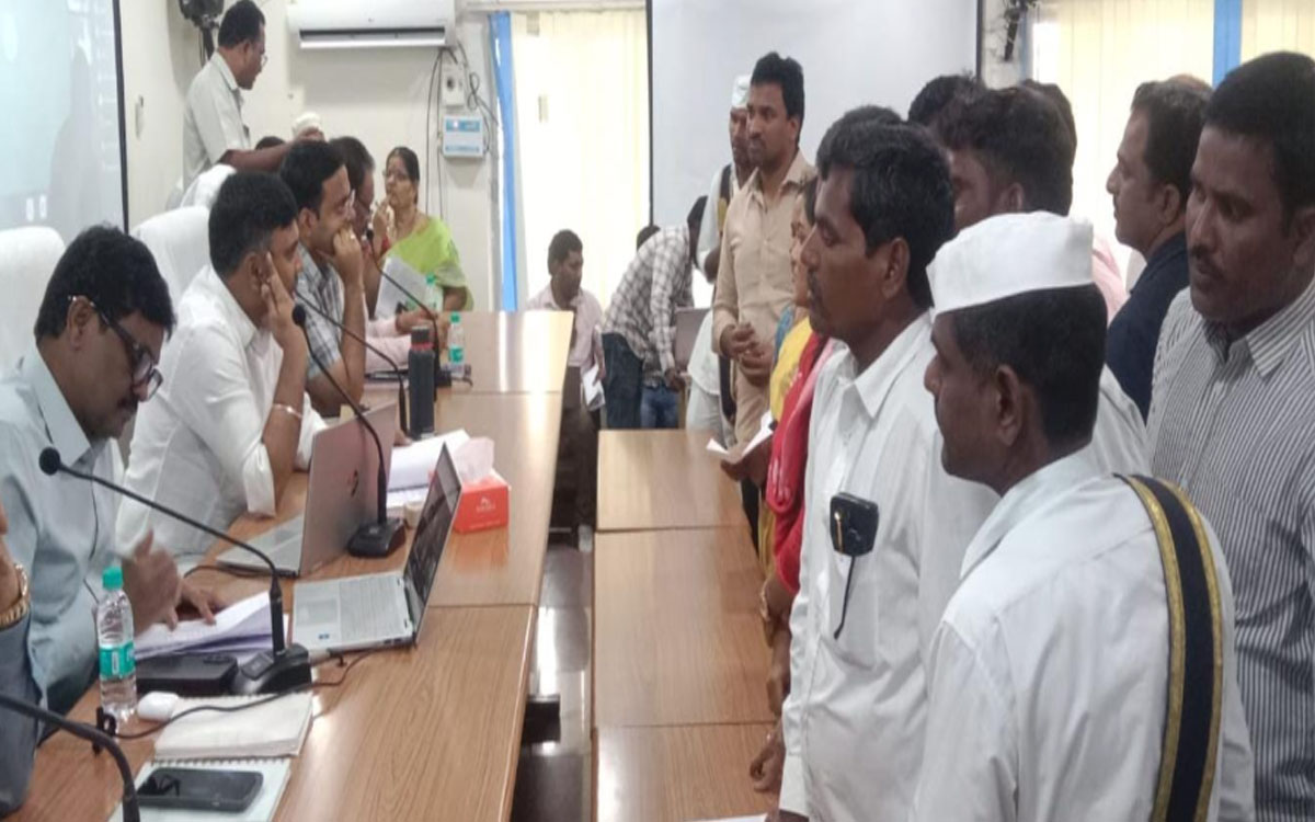 ఉపాధ్యాయుడి డిప్యూటేషన్ ర‌ద్దు చేయాల‌ని కలెక్టర్‌కు వినతి