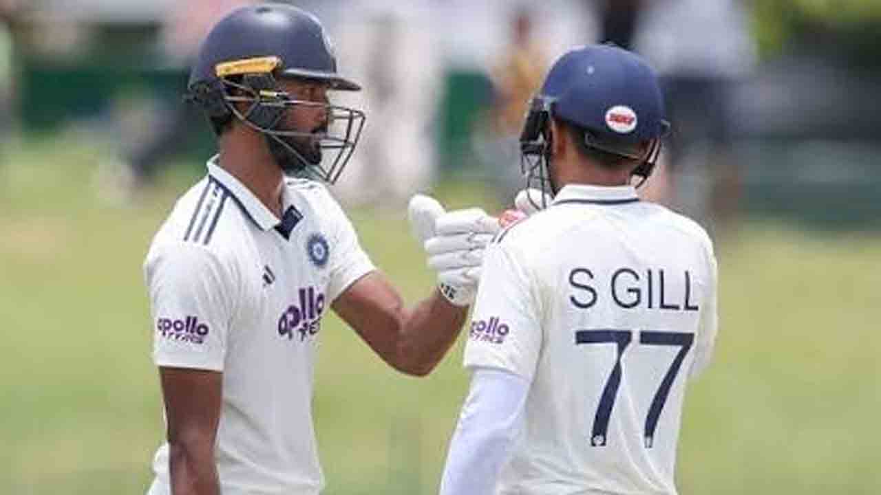 IND vs SL 2nd Test | పడిక్కల్‌, గిల్‌ హాఫ్‌ సెంచరీలు.. నిలకడగా ఆడుతున్న టీమిండియా