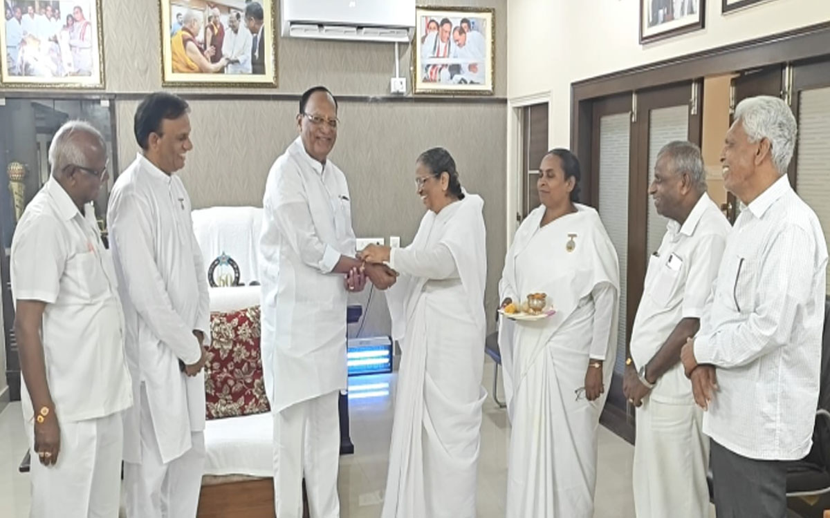 బ్రహ్మకుమారీస్ సేవలు అభినందనీయం : శాస‌న మండలి చైర్మన్ గుత్తా సుఖేందర్ రెడ్డి