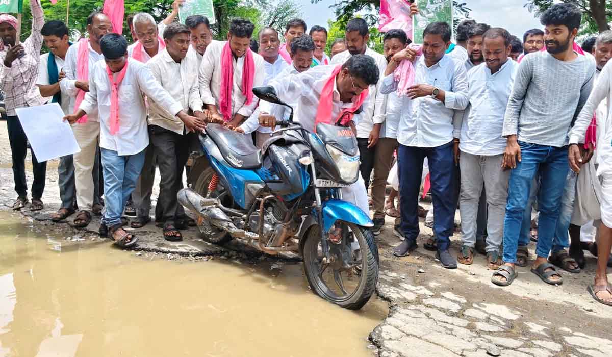 Hanmanth Shinde | జుక్కల్ రోడ్డు పనులు వెంటనే పూర్తి చేయాలి.. మాజీ ఎమ్మెల్యే హన్మంత్‌ షిండే