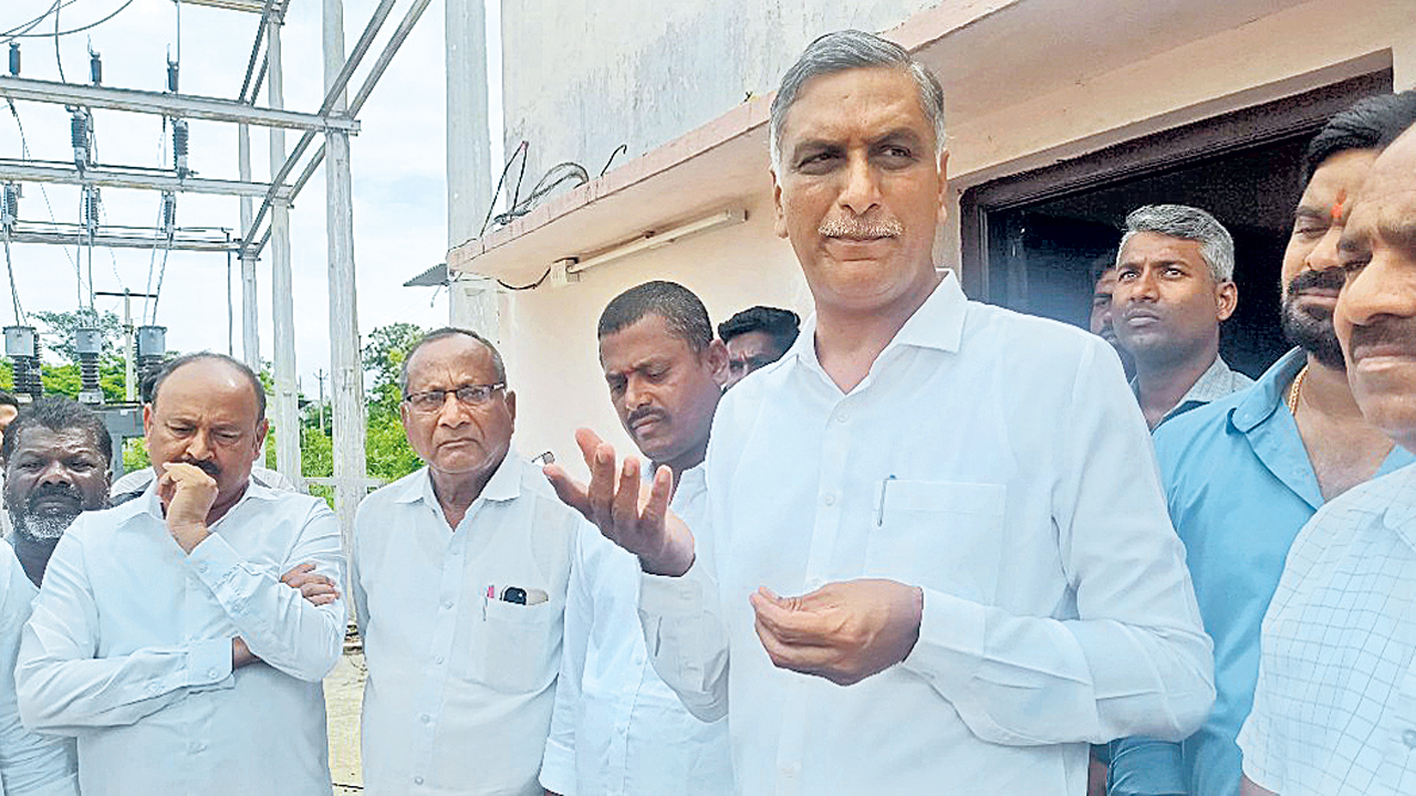 ఉచిత కరెంట్‌కు కాంగ్రెస్‌ మంగళం