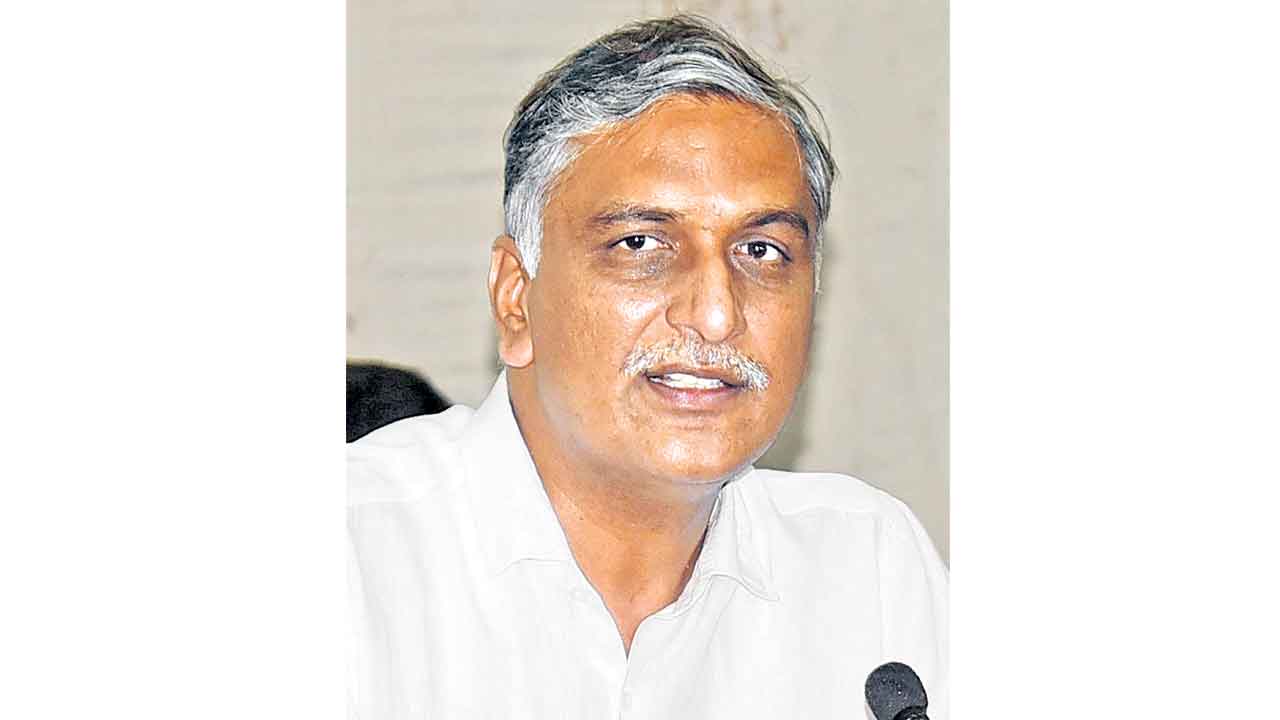 ఉద్యోగాలని వస్తే కర్కశంగా ప్రవర్తిస్తరా?.. నిరుద్యోగులకు క్షమాపణ చెప్పాలి