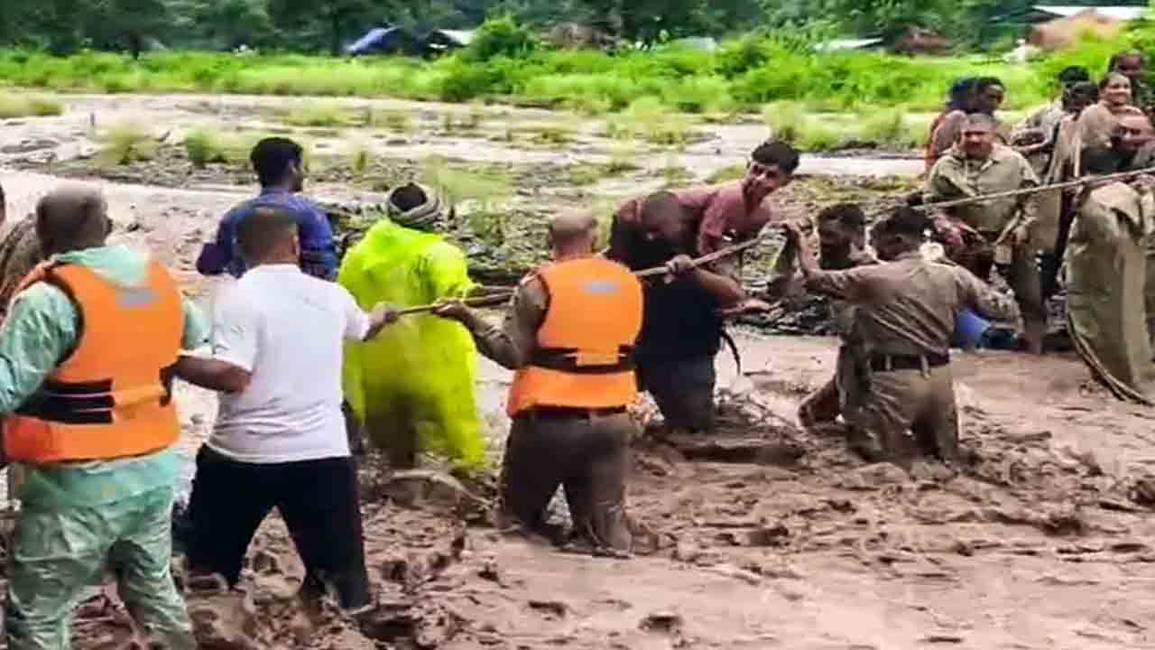 Himachal Pradesh | హిమాచల్‌ ప్రదేశ్‌లో వర్ష బీభత్సం.. విద్యుత్ సరఫరా నిలిపివేత