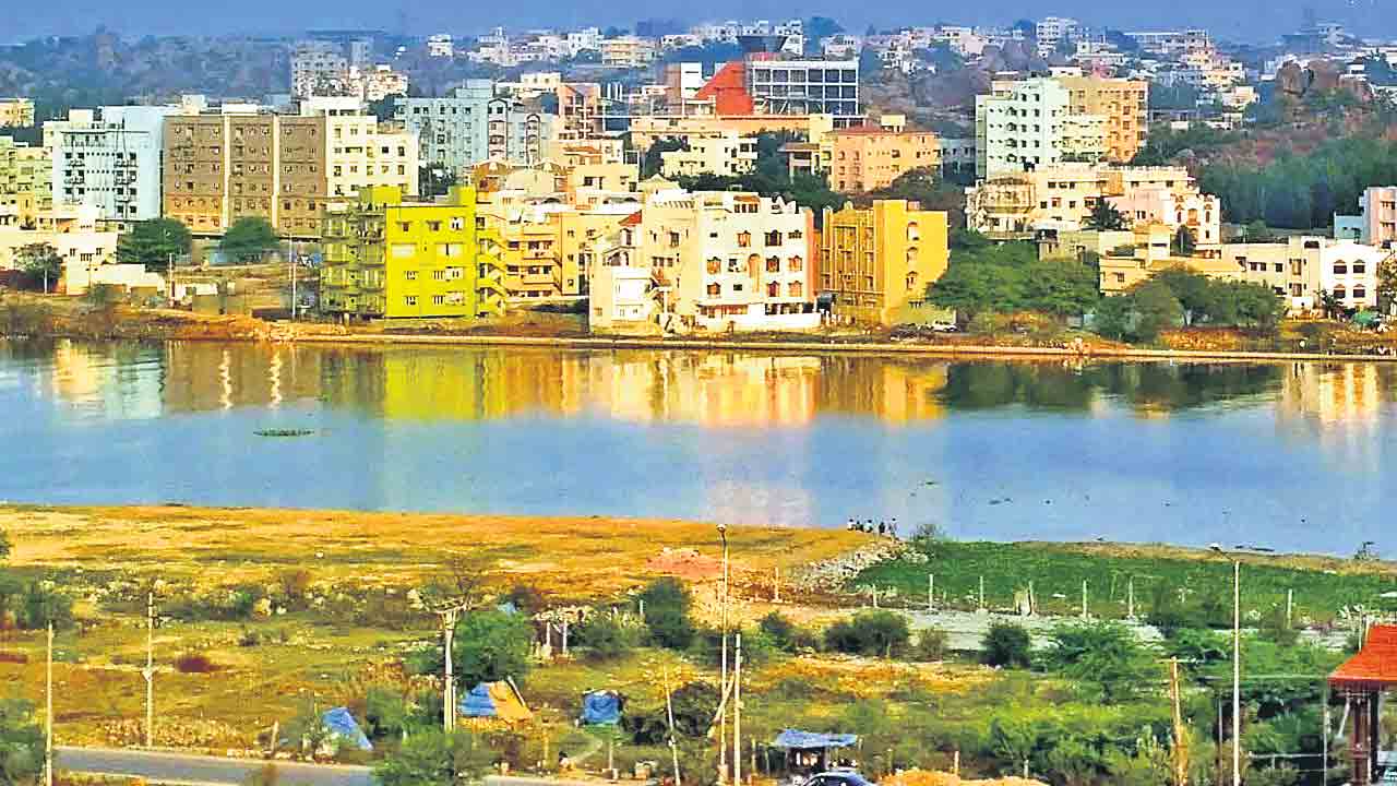 ఇండ్లు అమ్మలేం.. పెండ్లి చేయలేం!.. రాజధానిలో కాంగ్రెస్‌ సృష్టించిన కల్లోలమిది!
