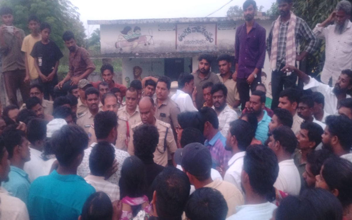 జింకలగూడెంలో ఉద్రిక్త వాతావరణం