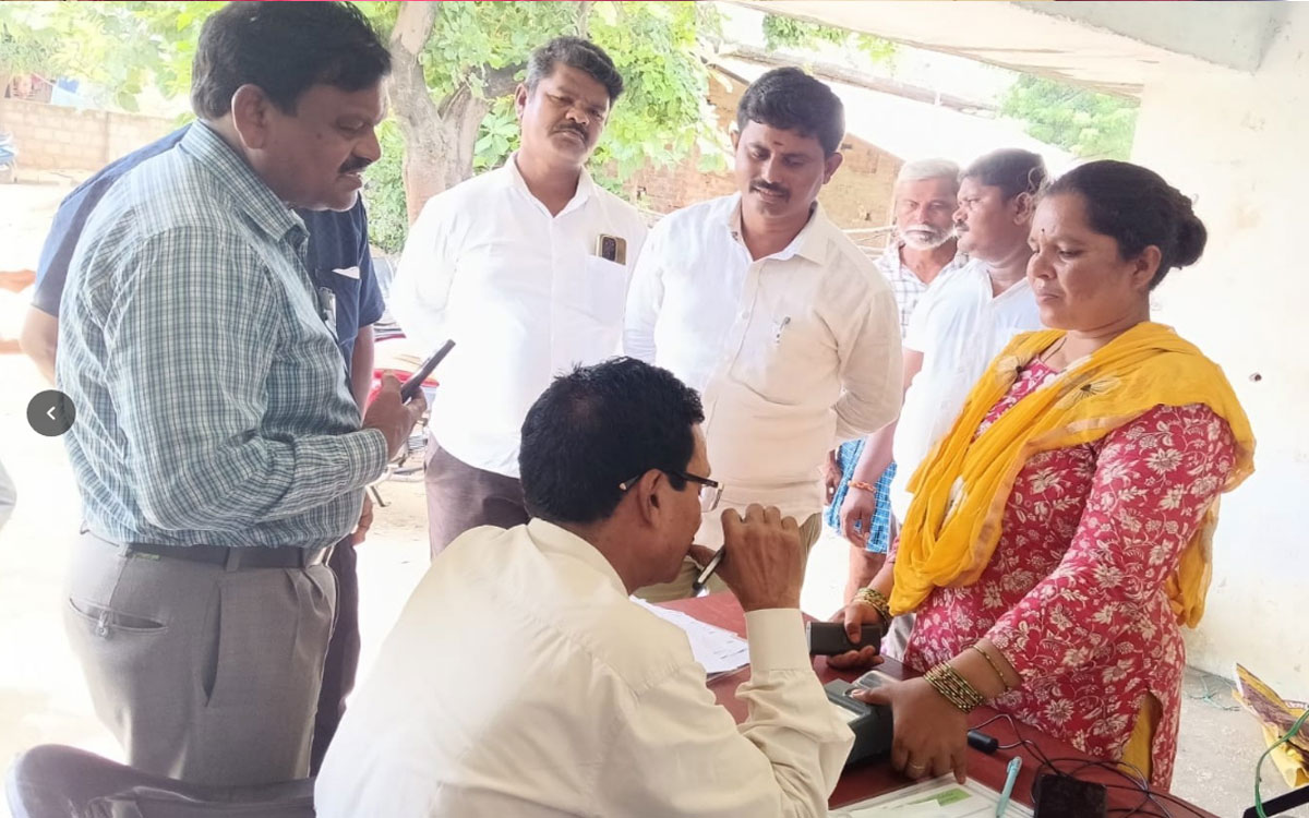 సర్వర్ మొరాయించడంతో ఆగిన రేషన్ బియ్యం పంపిణీ