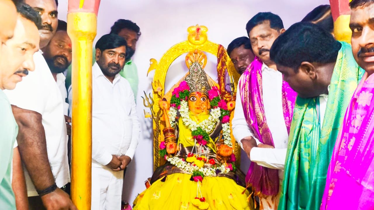 సూర్యాపేటలో ఘనంగా ఇంద్రవెల్లి ముత్యాలమ్మ బోనాలు.. అమ్మవారిని దర్శించుకున్న జగదీశ్‌ రెడ్డి