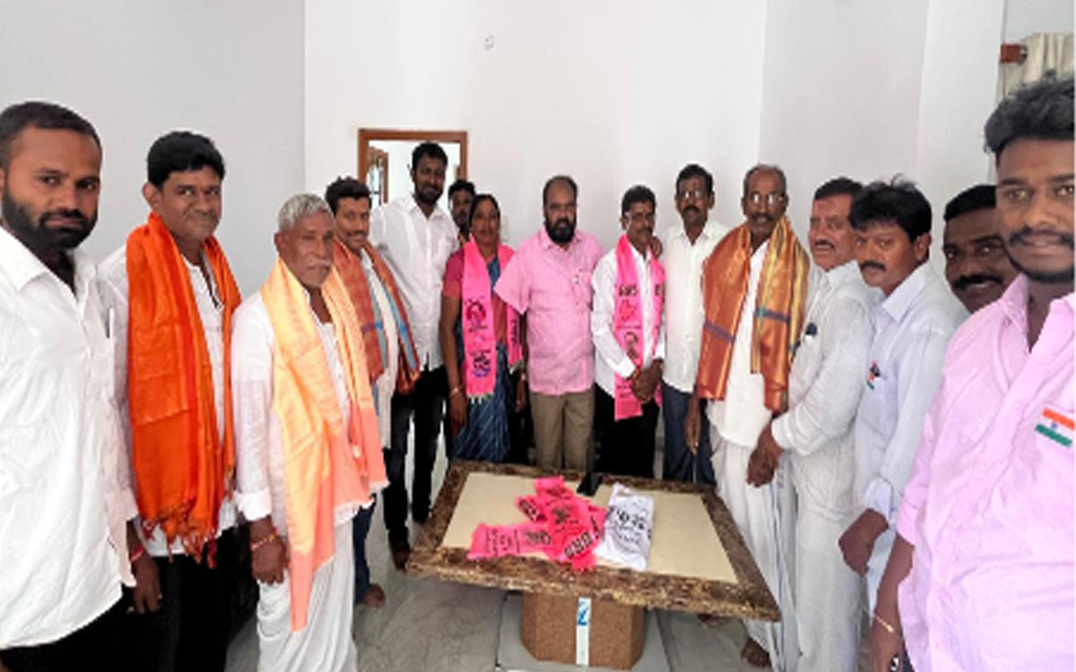 బీఆర్ఎస్‌లో చేరిన ధర్వేశిపురం గ్రామ ఉప సర్పంచ్