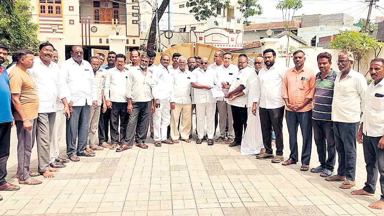 ఆనుకుంట వాసులకు బీఆర్‌ఎస్‌ అండగా ఉంటుంది.. మాజీ మంత్రి జోగు రామన్న