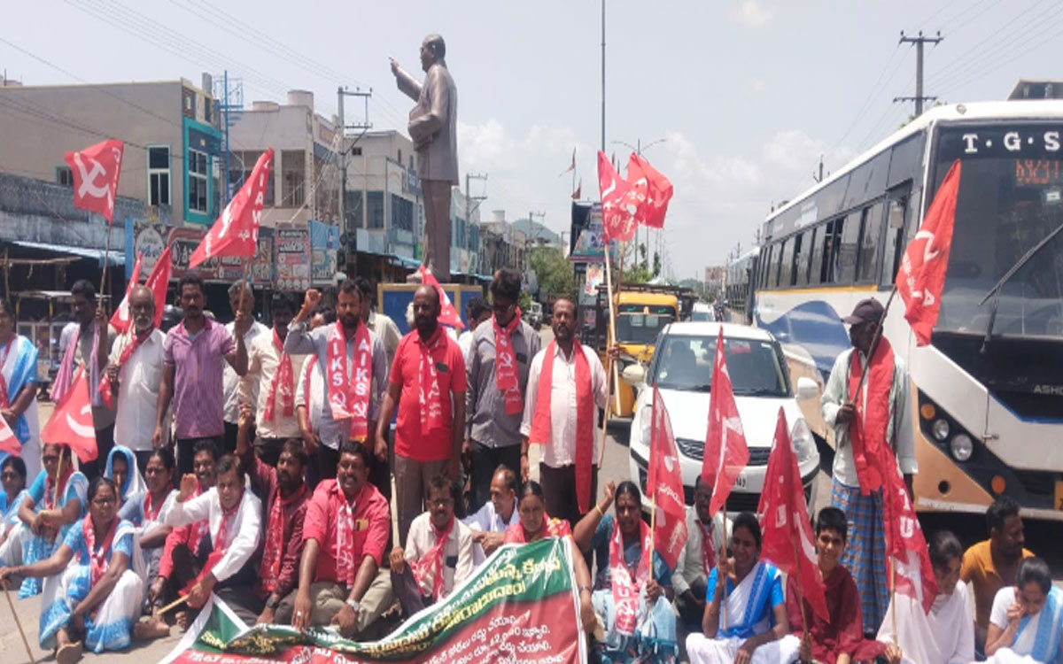 జూలూరుపాడులో విపక్షాలు, ప్రజాసంఘాల భారీ రాస్తారోకో