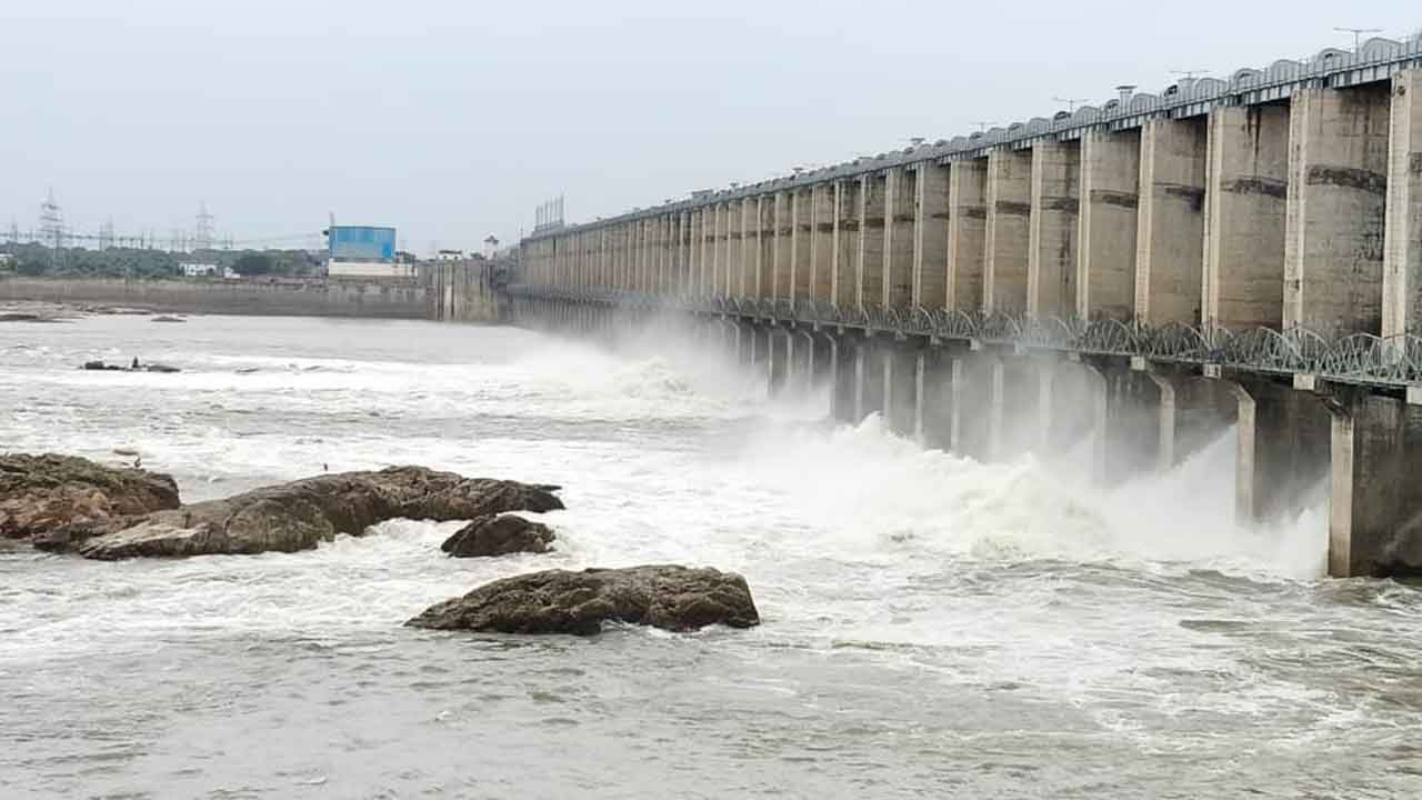 జూరాలకు మళ్లీ వరద