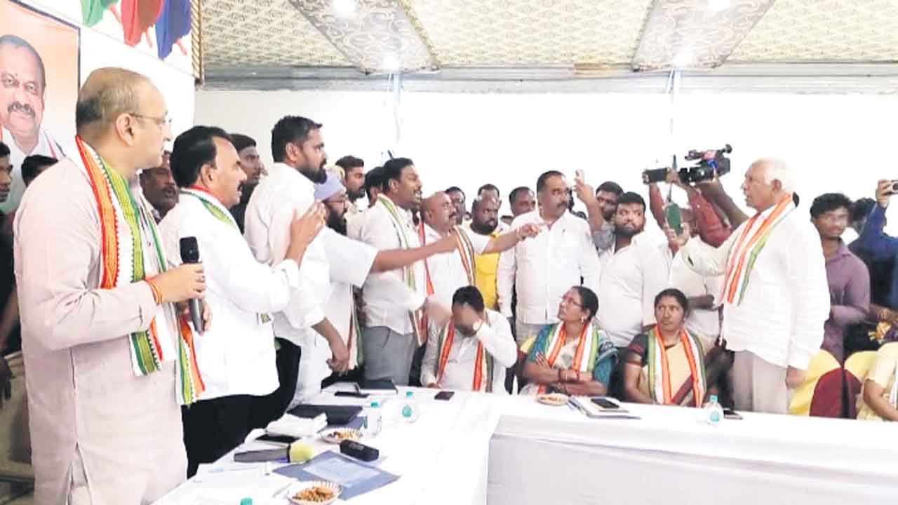 కాంగ్రెస్‌లో కల్లోలం