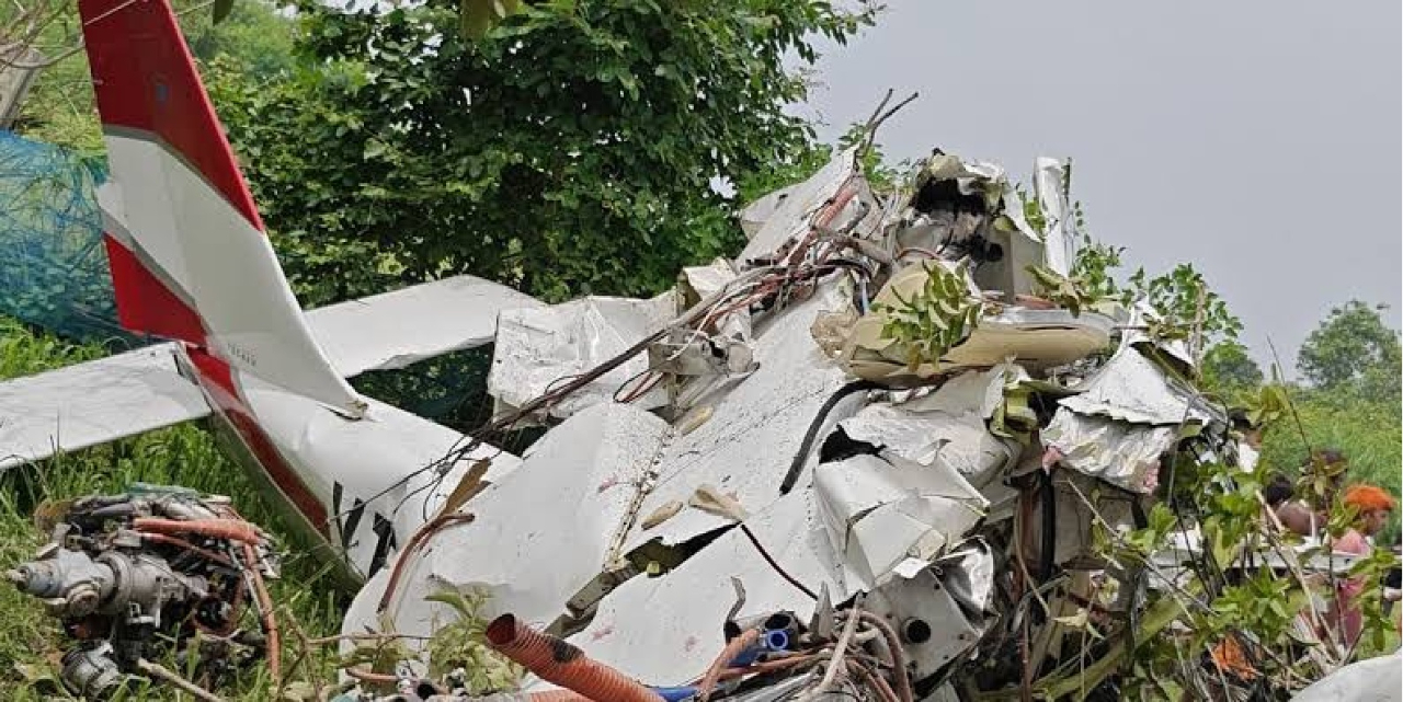 Plane Crash | గంగాన‌ది తీరంలో కూలిన శిక్ష‌ణ విమానం.. ఇద్ద‌రు పైలట్లు దుర్మ‌ర‌ణం..!