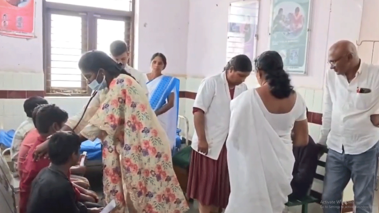 Food poisoning | మరో ప్రభుత్వ పాఠశాలలో ఫుడ్ పాయిజన్ .. 13 మంది విద్యార్ధుల‌కు అస్వస్థత : వీడియో