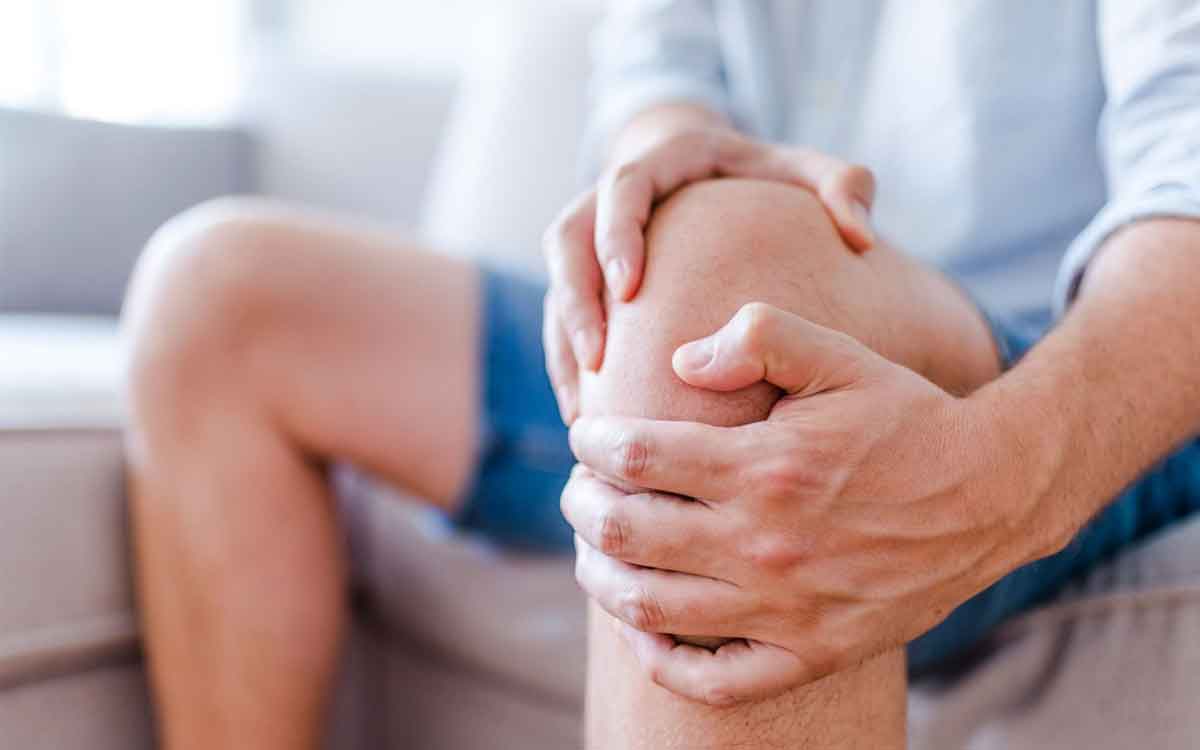 Knee Stiffness | మోకాళ్లు ఎక్కువ సేపు బిగుతుగా అనిపిస్తున్నాయా.. అయితే అందుకు కార‌ణాలు ఇవే..