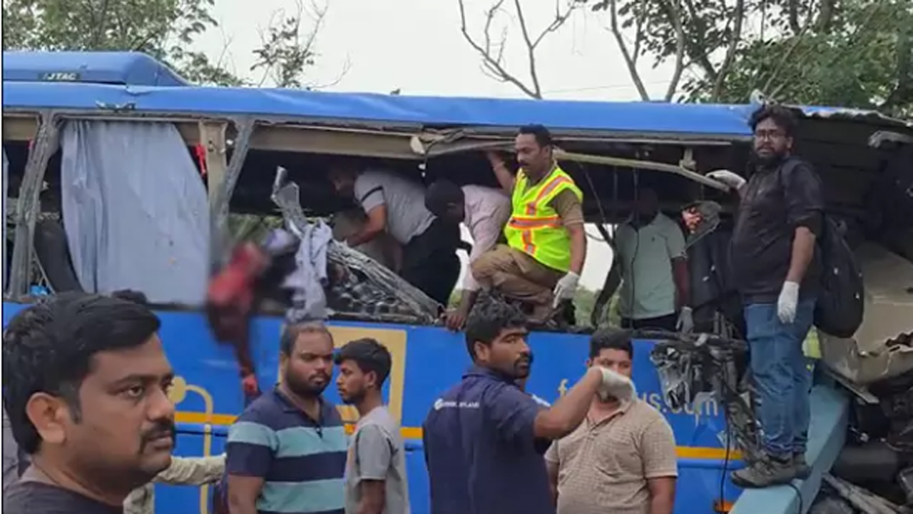Kodada Bus Accident | సూర్యాపేట జిల్లాలో ఘోర రోడ్డు ప్రమాదం.. ఆరుగురు దుర్మరణం