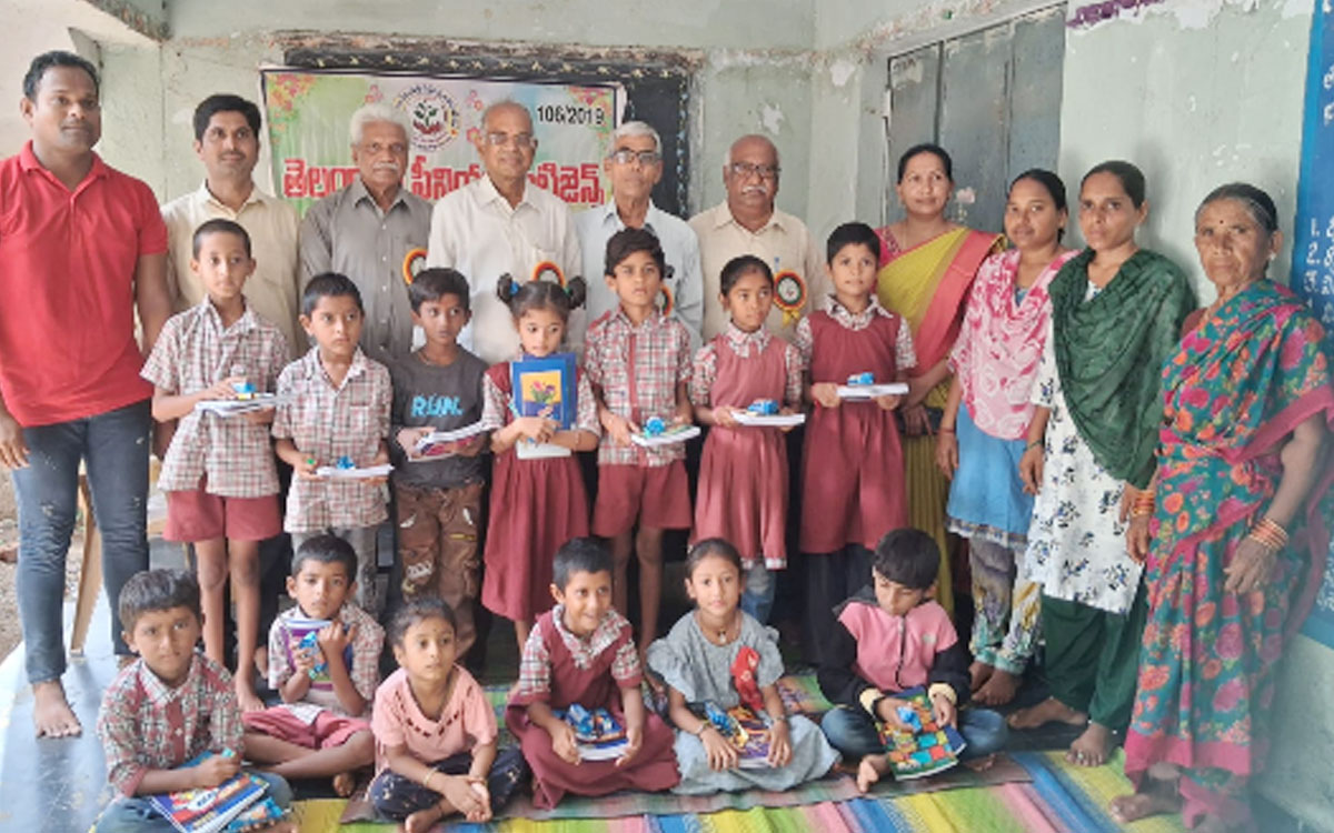 రూప్ల తండా, రాందాస్ తండా పాఠశాలలకు విద్యాసామగ్రి పంపిణీ