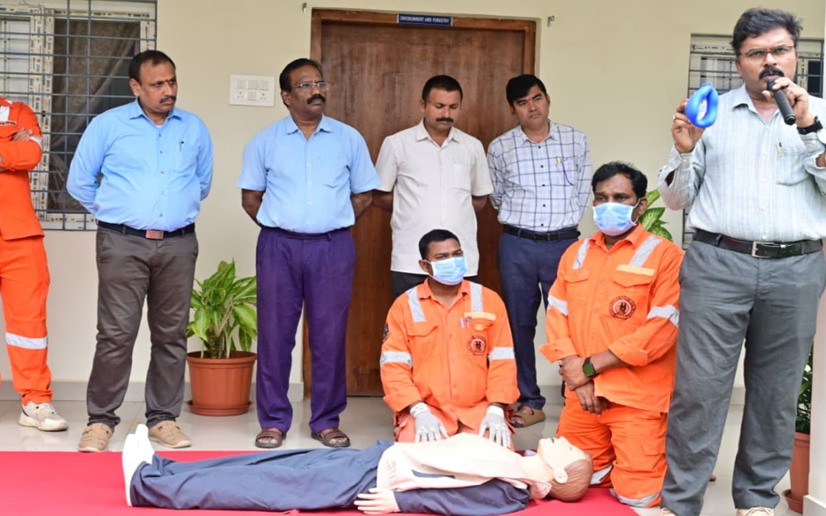 కొత్తగూడెం ఏరియా జీఎం కార్యాలయంలో ఉద్యోగులకు సీపీఆర్‌పై అవగాహన