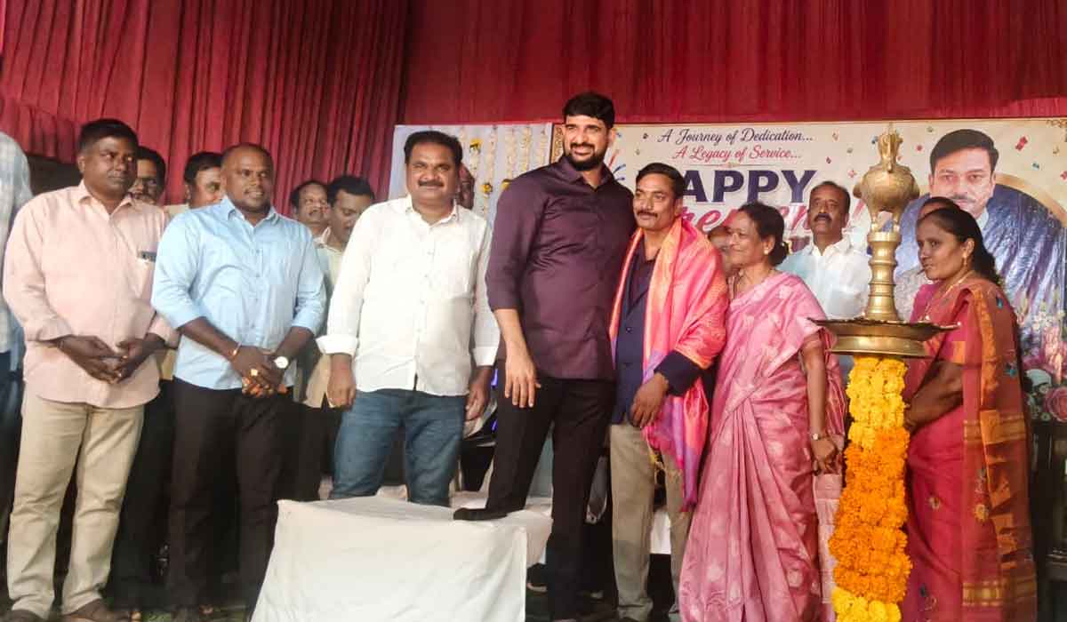 MLA Padi Kaushik Reddy | వీణవంక ఎంపీడీవో రవిసుధాకర్ సేవలు మరువలేనివి.. హుజురాబాద్‌ ఎమ్మెల్యే పాడి కౌశిక్‌ రెడ్డి