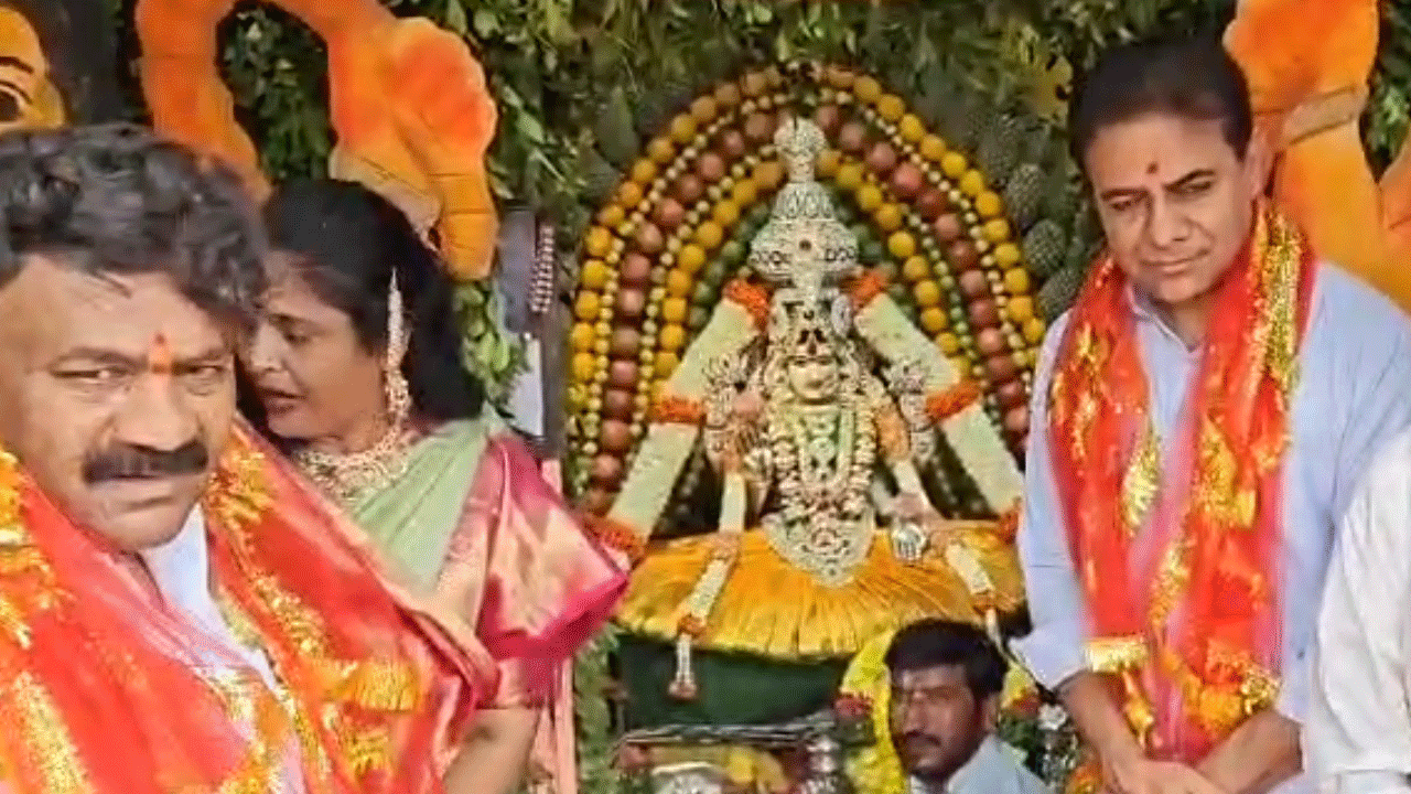 KTR | లాల్ ద‌ర్వాజ మ‌హంకాళి అమ్మ‌వారిని ద‌ర్శించుకున్న కేటీఆర్‌