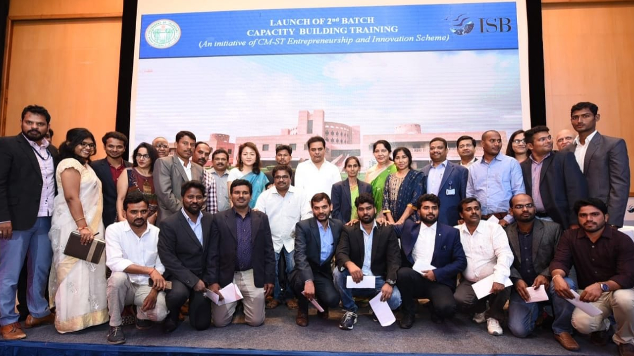 ఆదివాసీలు… ‘జల్, జంగల్, జమీన్’ అని నినదించిన పోరాట యోధుడు కుమ్రం భీం తెగువకు ప్రతిరూపాలు: కేటీఆర్