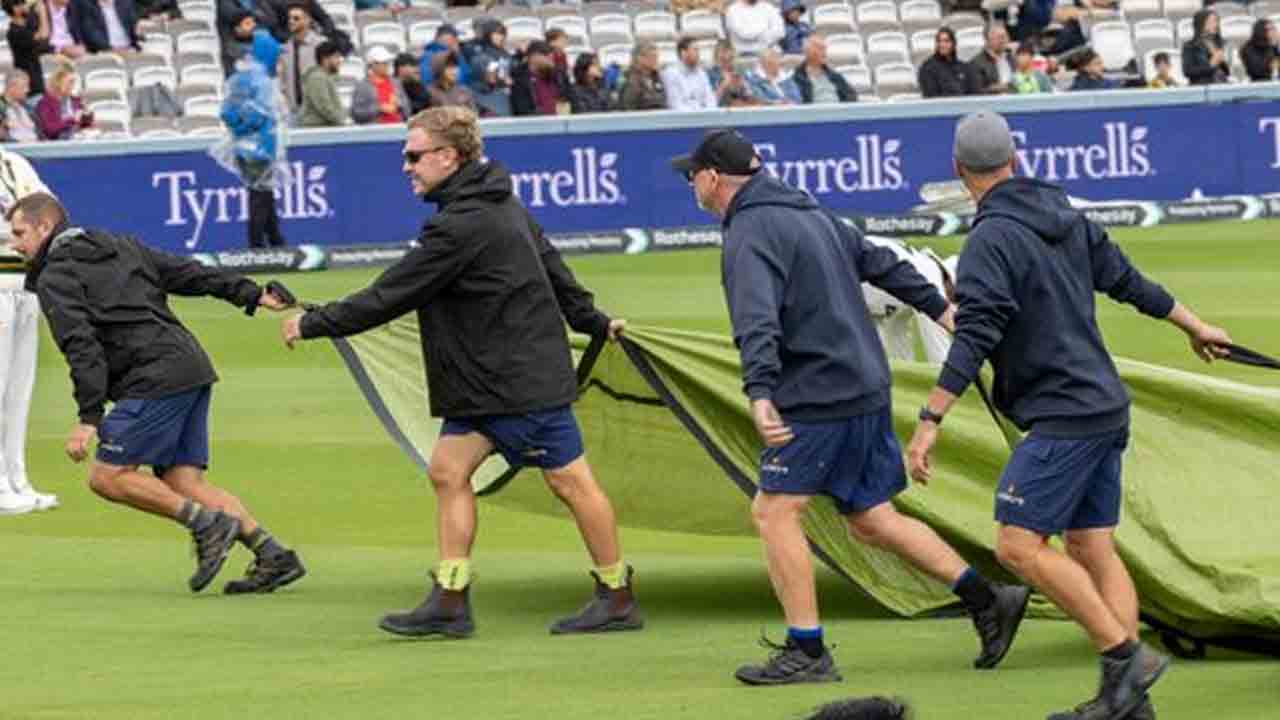ENG vs PAK | లార్డ్స్ టెస్టుకు వర్షం అంతరాయం.. 350 ప్లస్ ఆధిక్యంలో ఇంగ్లండ్..!