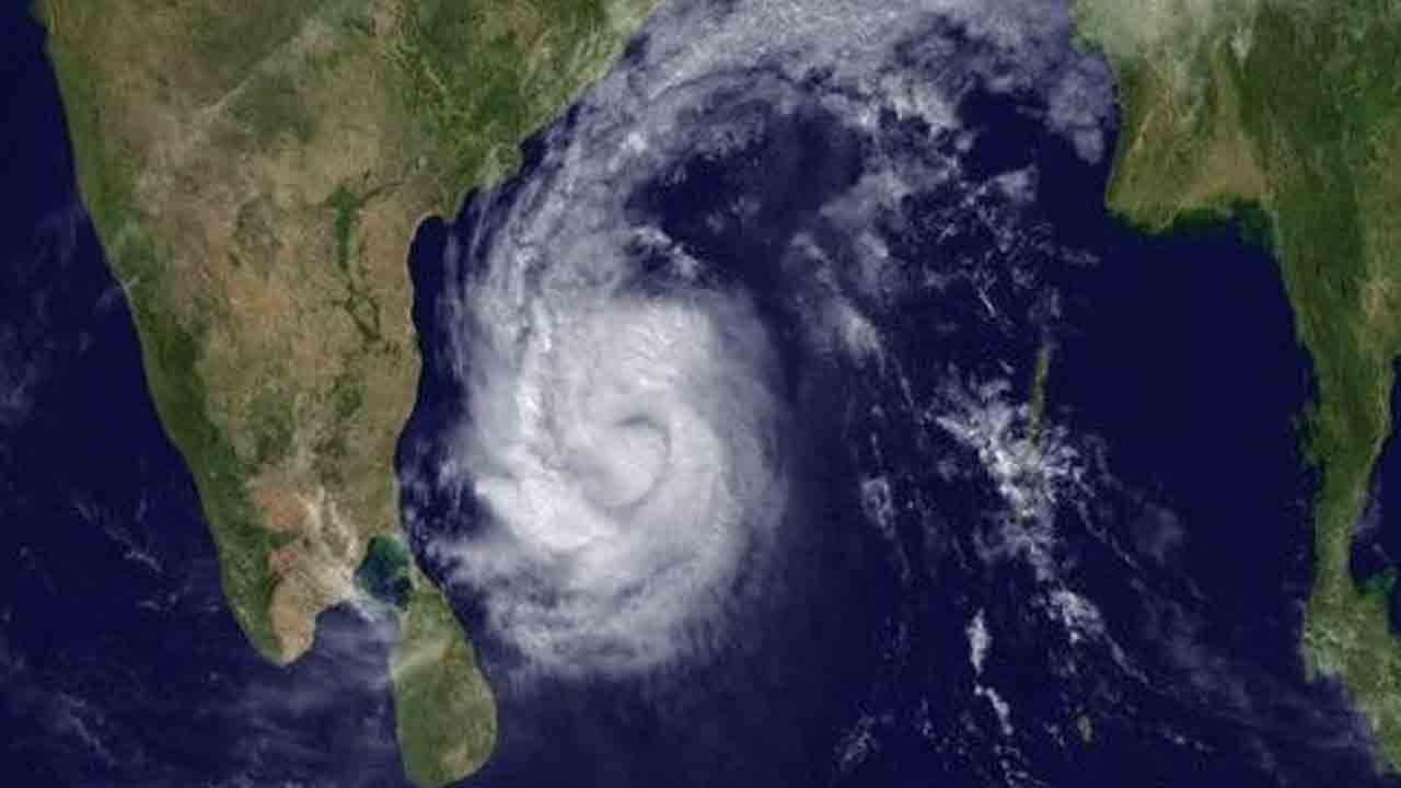 బంగాళాఖాతంలో మరో అల్పపీడనం.. 24 గంటల్లో మరింత బలపడే అవకాశం