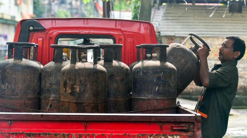 Commercial LPG: క‌మ‌ర్షియ‌ల్ ఎల్‌పీజీ ధ‌ర రూ.200 త‌గ్గింపు