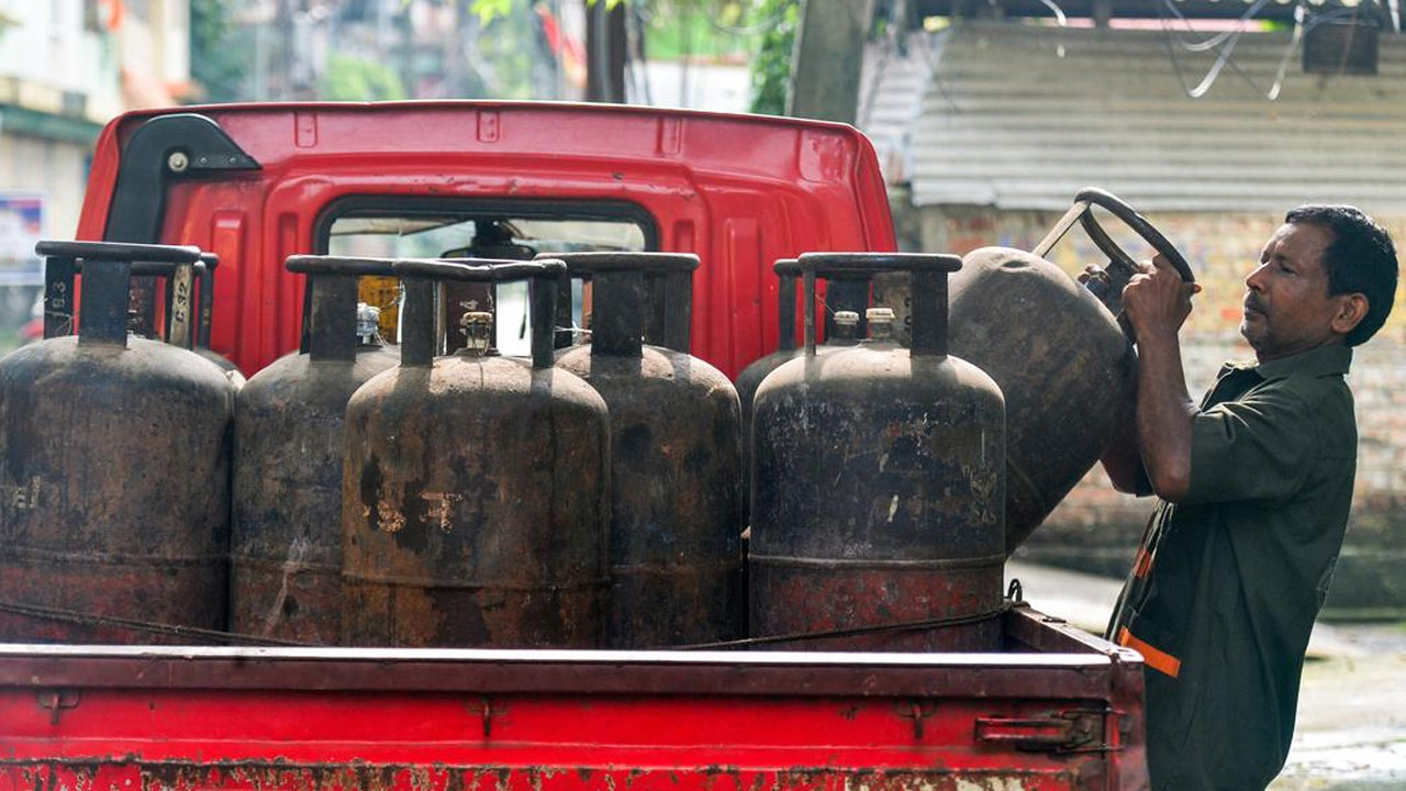 Commercial LPG: క‌మ‌ర్షియ‌ల్ ఎల్‌పీజీ ధ‌ర రూ.200 త‌గ్గింపు