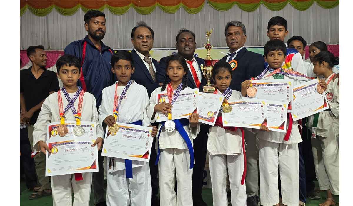 Godavarikhani | జాతీయస్థాయి కరాట పోటీల్లో గోదావరిఖని విద్యార్థులకు పథకాలు