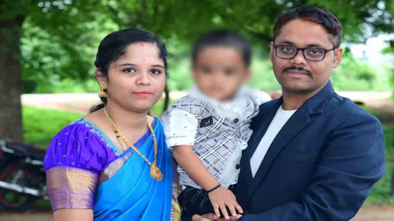 man, son found dead at home | వ్యక్తి, ఐదేళ్ల కుమారుడు ఇంట్లో మృతి.. భార్యపై పోలీసులు అనుమానం