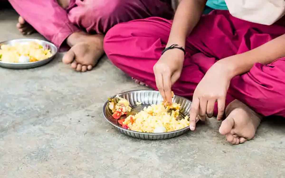 Meals | నేల‌పై కూర్చుని భోజ‌నం ఎందుకు చేయాలి.. అలా చేస్తే క‌లిగే లాభాలేంటి..?