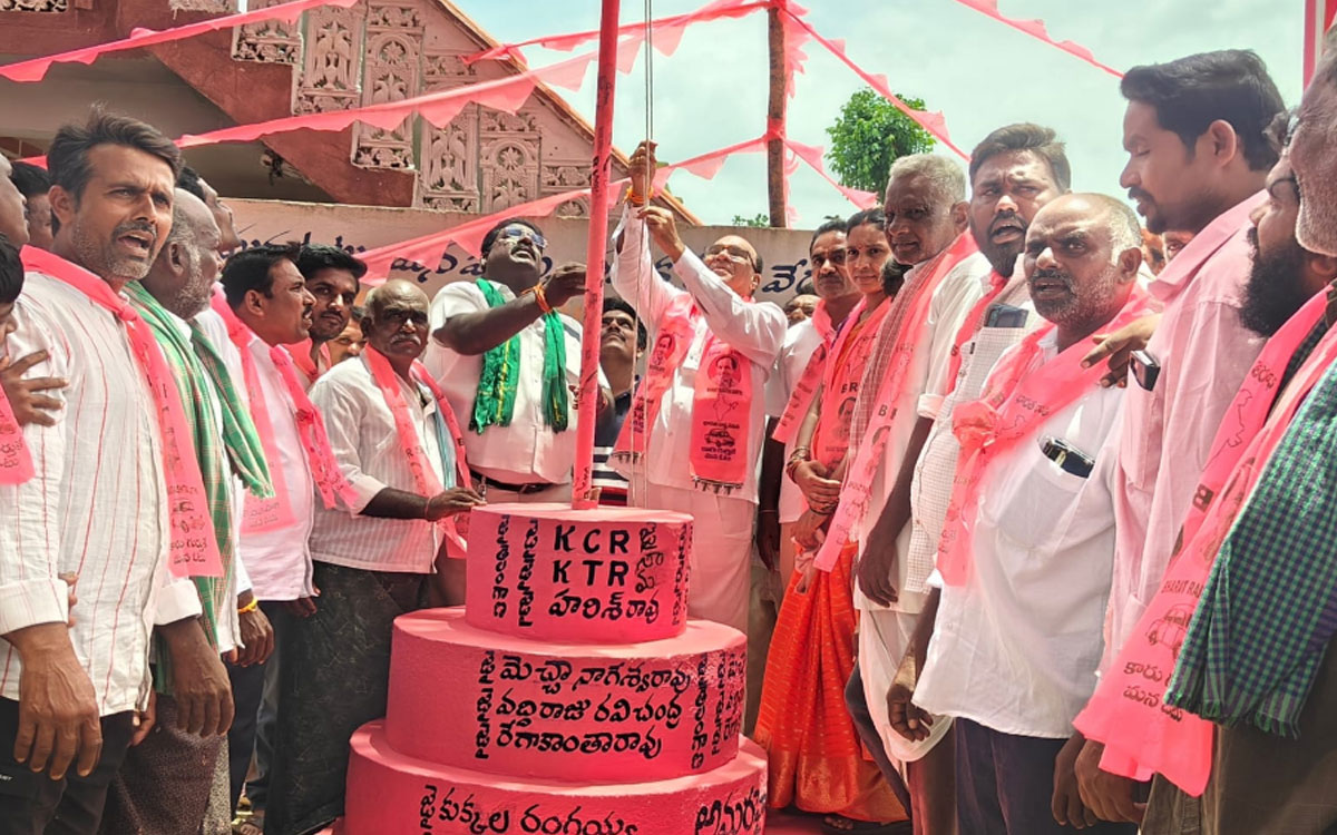 పార్టీకి కార్యకర్తలే పునాదిరాళ్లు : మాజీ ఎమ్మెల్యే మెచ్చ నాగేశ్వరరావు