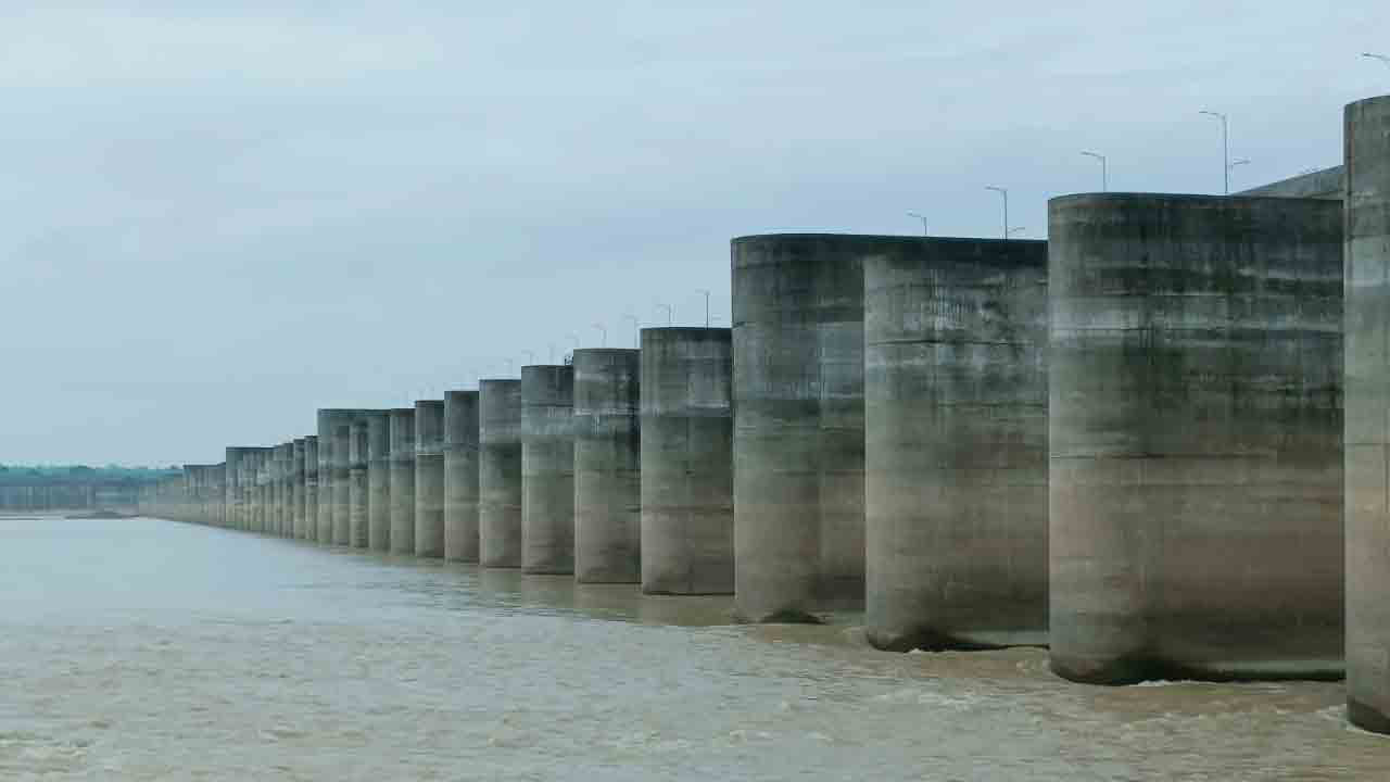 Medigadda Barrage | మేడిగడ్డ బరాజ్‌కు 74,397 క్యూసెక్కుల వరద  .. 85 గేట్లు ఎత్తివేత