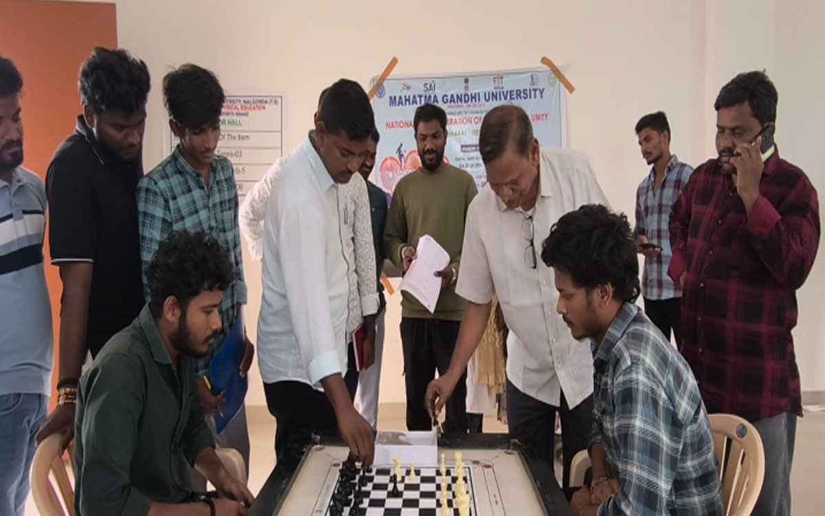 క్రీడలతో శారీరక, మానసిక ఉల్లాసం :  ఎంజీయూ రిజిస్ట్రార్ కొప్పుల అంజిరెడ్డి