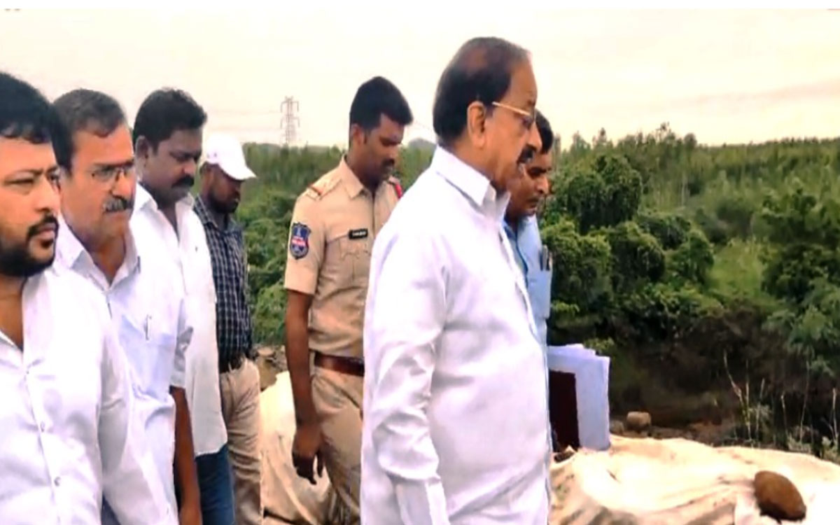 నూత‌న వంతెన‌పై ఈ నెల‌లోనే రాక‌పోక‌ల పున‌రుద్ధ‌ర‌ణ : మంత్రి తుమ్మ‌ల నాగేశ్వ‌ర‌రావు