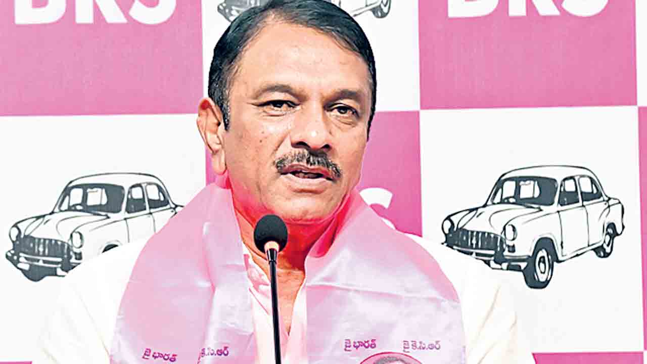 నిరుద్యోగులతో సర్కార్‌ వ్యాపారం.. ఉద్యోగ పరీక్షలకు భారీగా ఫీజు వసూళ్లా!