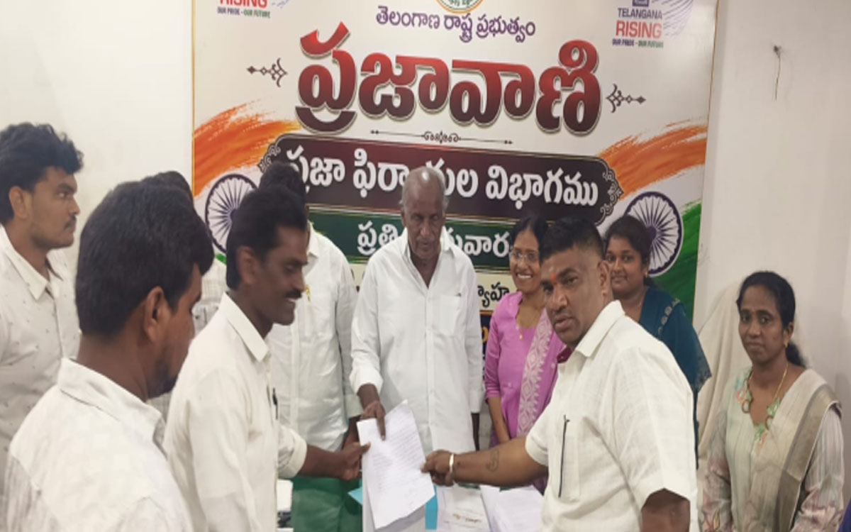 ‘ప్రజలకు ప్రభుత్వానికి మధ్య వారధులుగా అధికారులు పని చేయాలి’