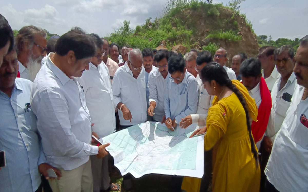 భద్రాద్రి జిల్లాలోని ప్రతి ఎకరాకు సీతారామ జలాలు అందించాలి : ఎమ్మెల్యే కూనంనేని సాంబశివరావు