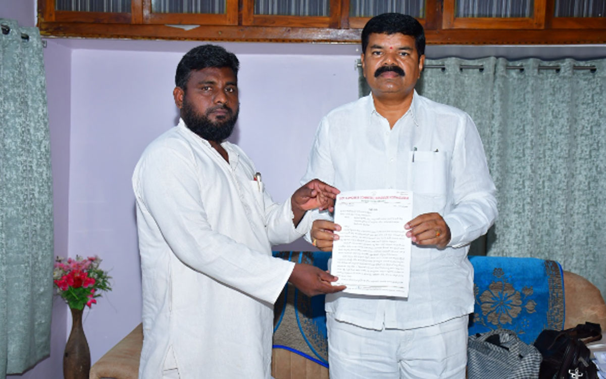 మైనార్టీల సంక్షేమం, అభివృద్ధికి సహకరించాలని ‘ఎమ్మెల్యే పాయం’కు వినతి