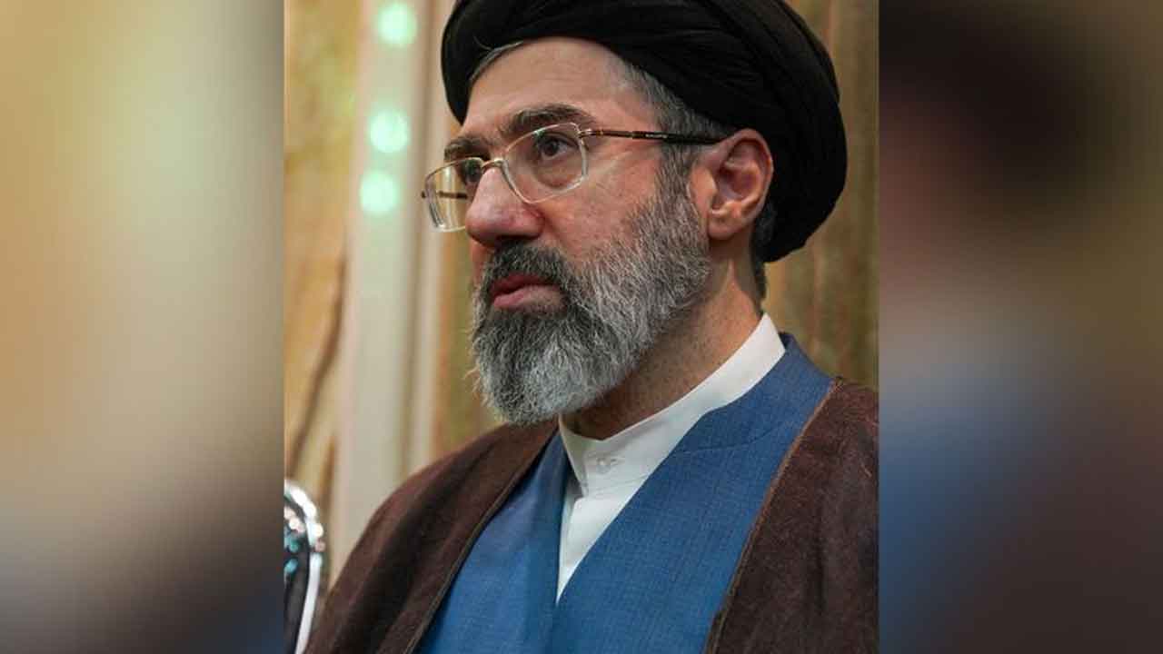 Mojtaba Khamenei: మొజ్తాబా ఖ‌మేనీ ఆరోగ్యం విష‌మం.. ఆస్ప‌త్రికి త‌ర‌లింపు: ఇజ్రాయిల్ మీడియా
