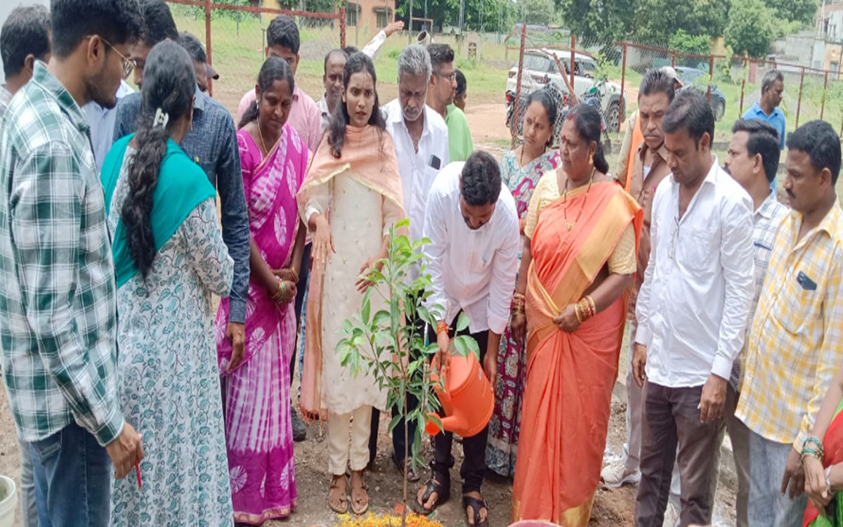 ‘మొక్కలు నాటడం ప్రతి ఒక్కరి బాధ్యత’
