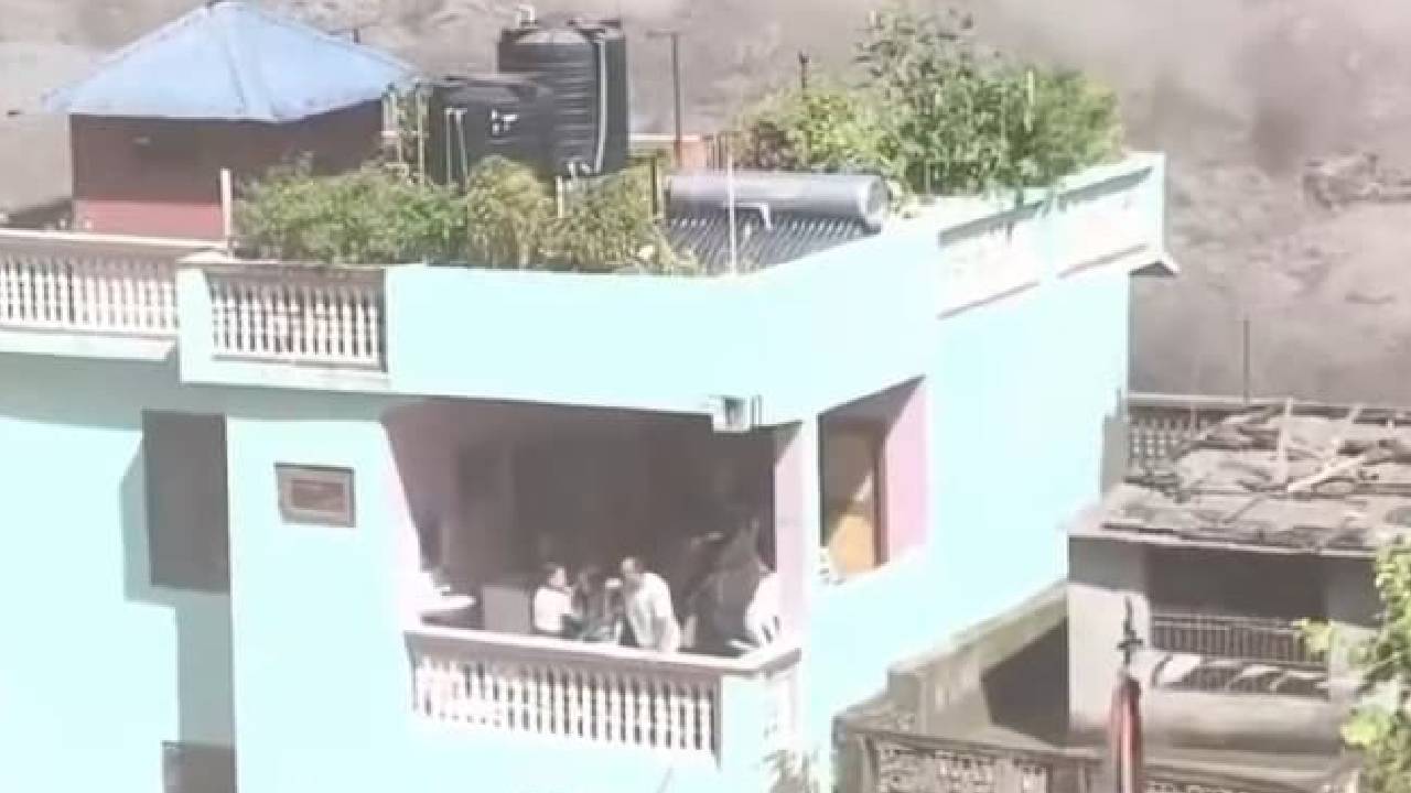 Viral Video | వరదలో చుట్టూ మొత్తం కొట్టుకుపోతున్నా.. తట్టుకుని నిలబడ్డ ఆ ఒక్క ఇల్లు