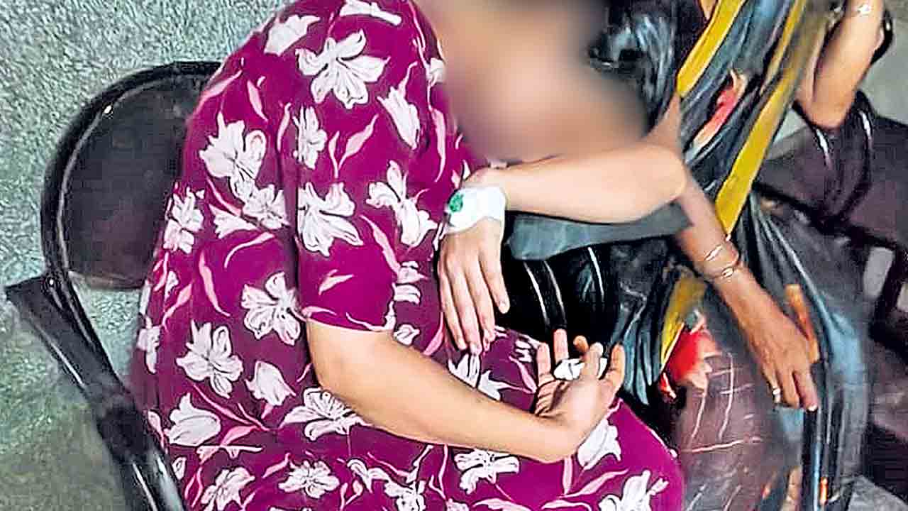 నిండు చూలాలు పది గంటలు పడిగాపులు!.. నిలోఫర్‌లో బెడ్స్‌లేక నరక యాతన