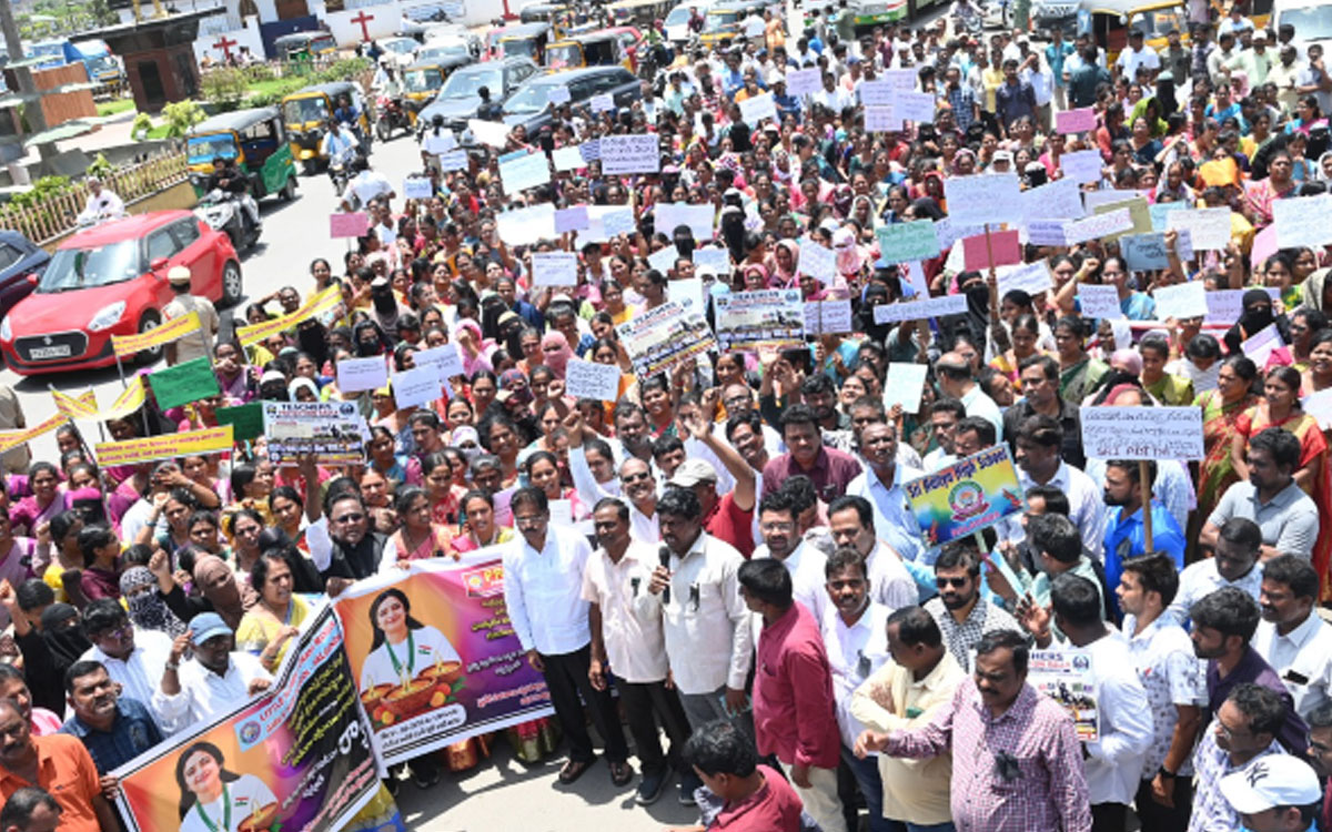 ప్రిన్సిపాల్ రూపారెడ్డి హత్యను నిరసిస్తూ నల్లగొండలో భారీ ర్యాలీ